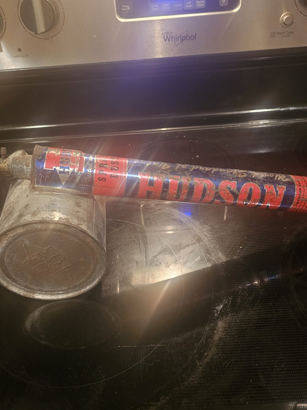 Hudson Jeans Red and Blue Metal Handheld Spray Wand